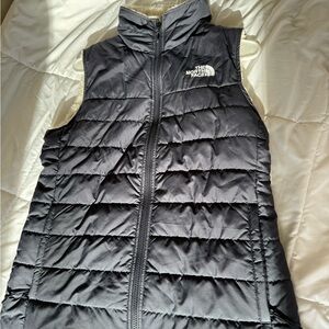 BRAND NEW Size S The North Face Navy & Cream Reversible Puffer Vest